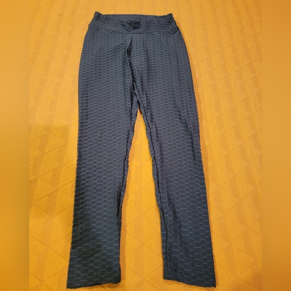 Women's High Waist, textured, lifting yoga pants - Picture 4 of 11